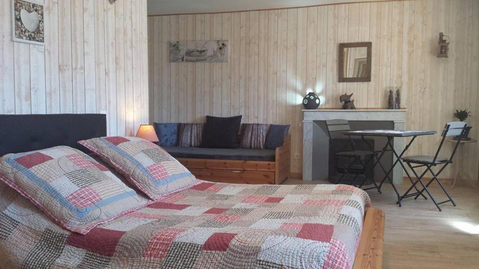 La Pierre Trouee Chambre D'Hotes Châteauneuf-de-Randon Exterior foto