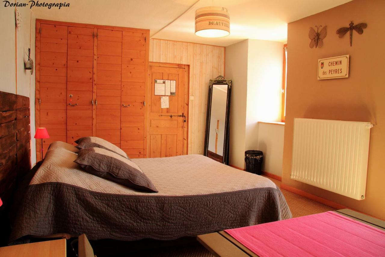 La Pierre Trouee Chambre D'Hotes Châteauneuf-de-Randon Exterior foto